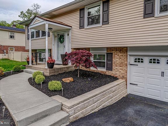 3rd image of 3045 Highwoods Dr