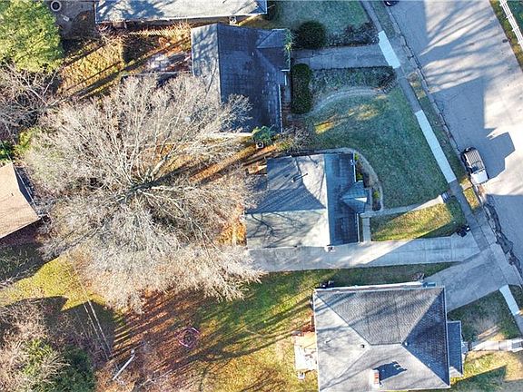 5th image of 119 Park Dr
