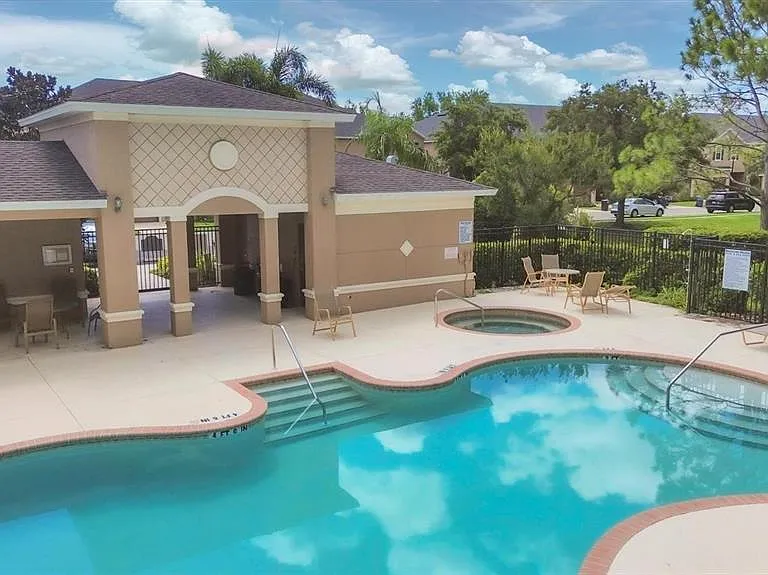 1213 Grantham Dr — Photo 33
