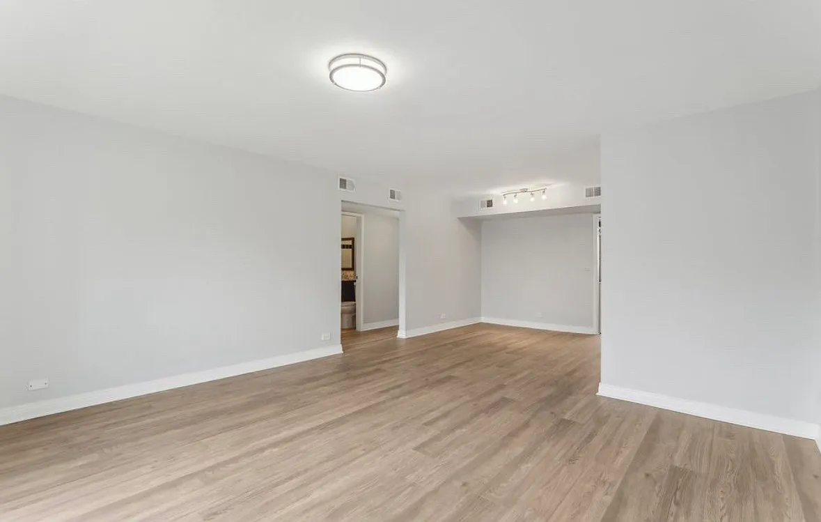 2 bed, 1200 sqft, $2,500 — Photo 4