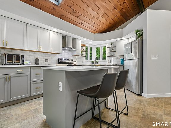 4th image of 520 Lisbon Road
