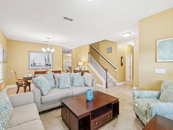 4th image of 745 W KINGS COLLEGE Drive