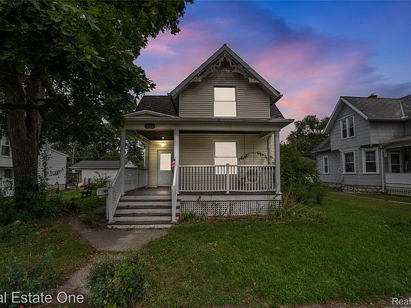 2nd image of 805 E 2nd St