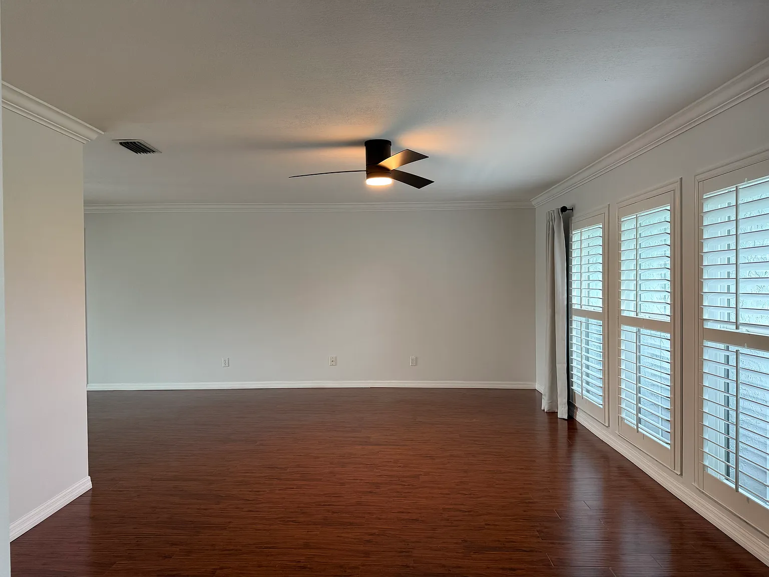 5573 Amoroso Dr — Photo 2