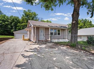 1605 S 6th St, Atchison, KS 66002