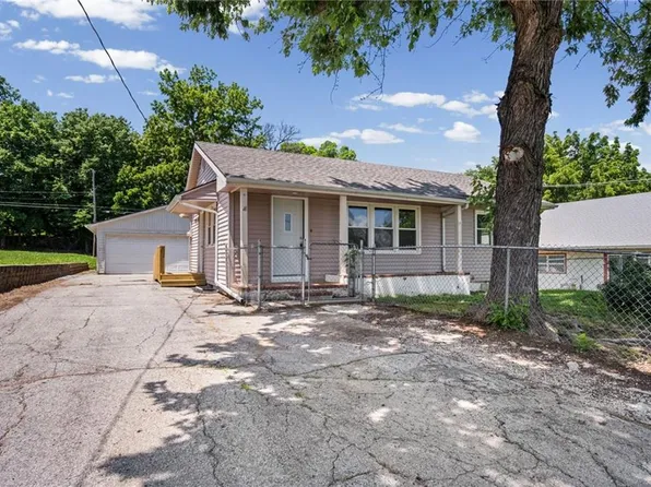 1605 S 6th St, Atchison, KS 66002