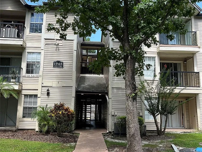 1948 Lake Atriums Cir #124 — Photo 8