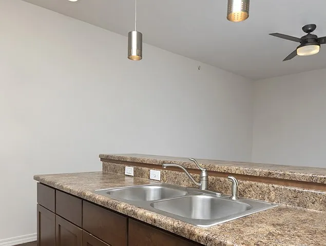 1100 S Market Ave — Photo 17