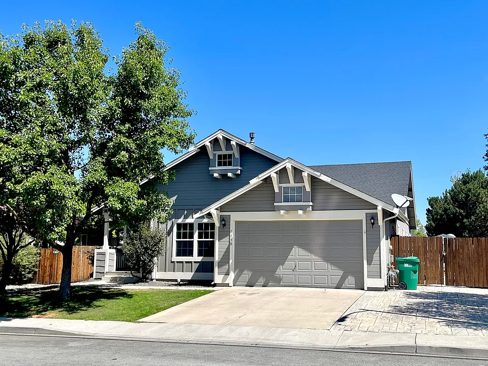 1050 Village Knoll Dr