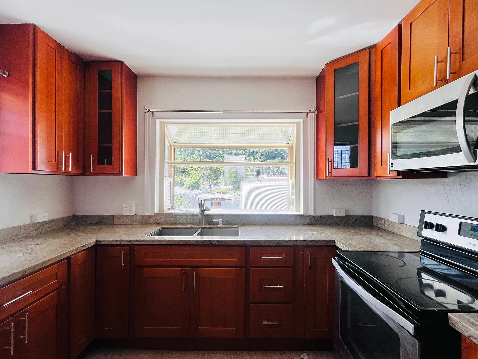 3 bed, 1.5 bath, 1380 sqft, $3,980 — Photo 4