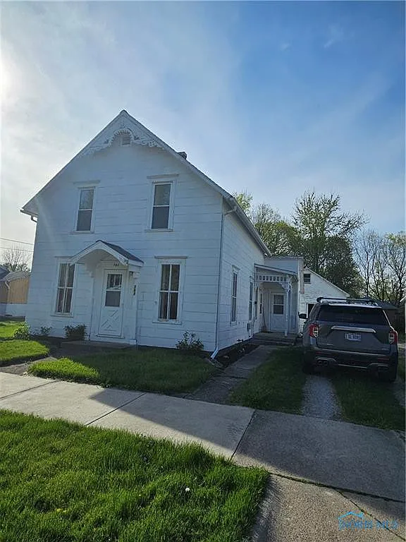 762 Harrison Ave photo 1