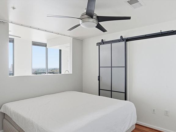 5th image of 3040 Peachtree Rd NW Unit 805