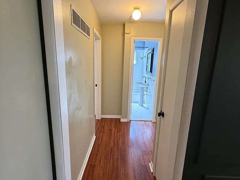 7909 Grandview St — Photo 17