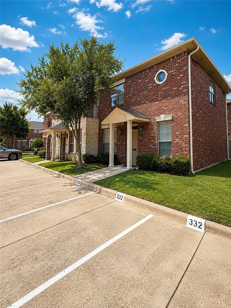3 bed, 3.0 bath, 1516 sqft, $1,600 — Photo 2