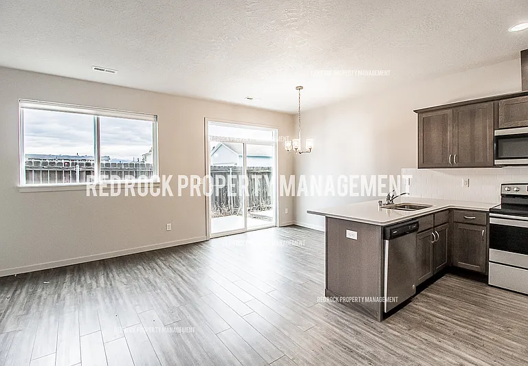 319 S Woodlawn Ln — Photo 14