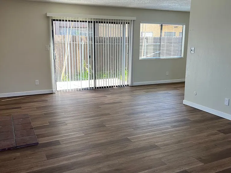 2810 E South St — Photo 8
