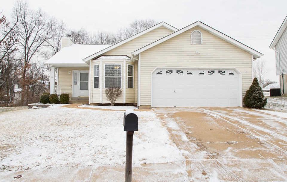 1st image of 252 Bracadale Ave