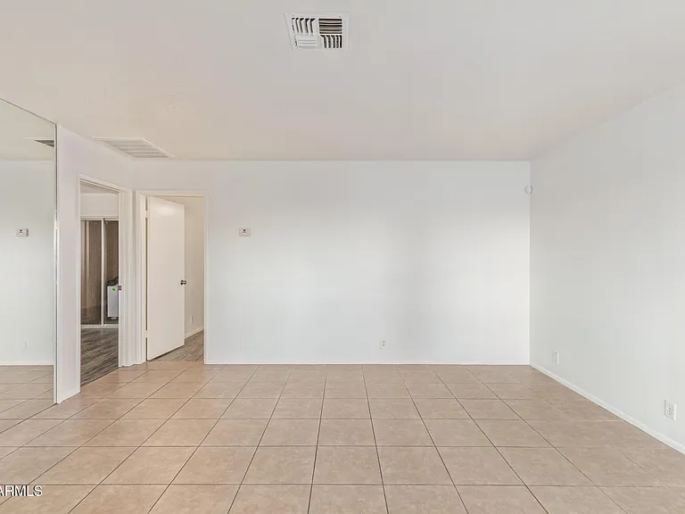 511 W Blackhawk Dr #4 — Photo 9