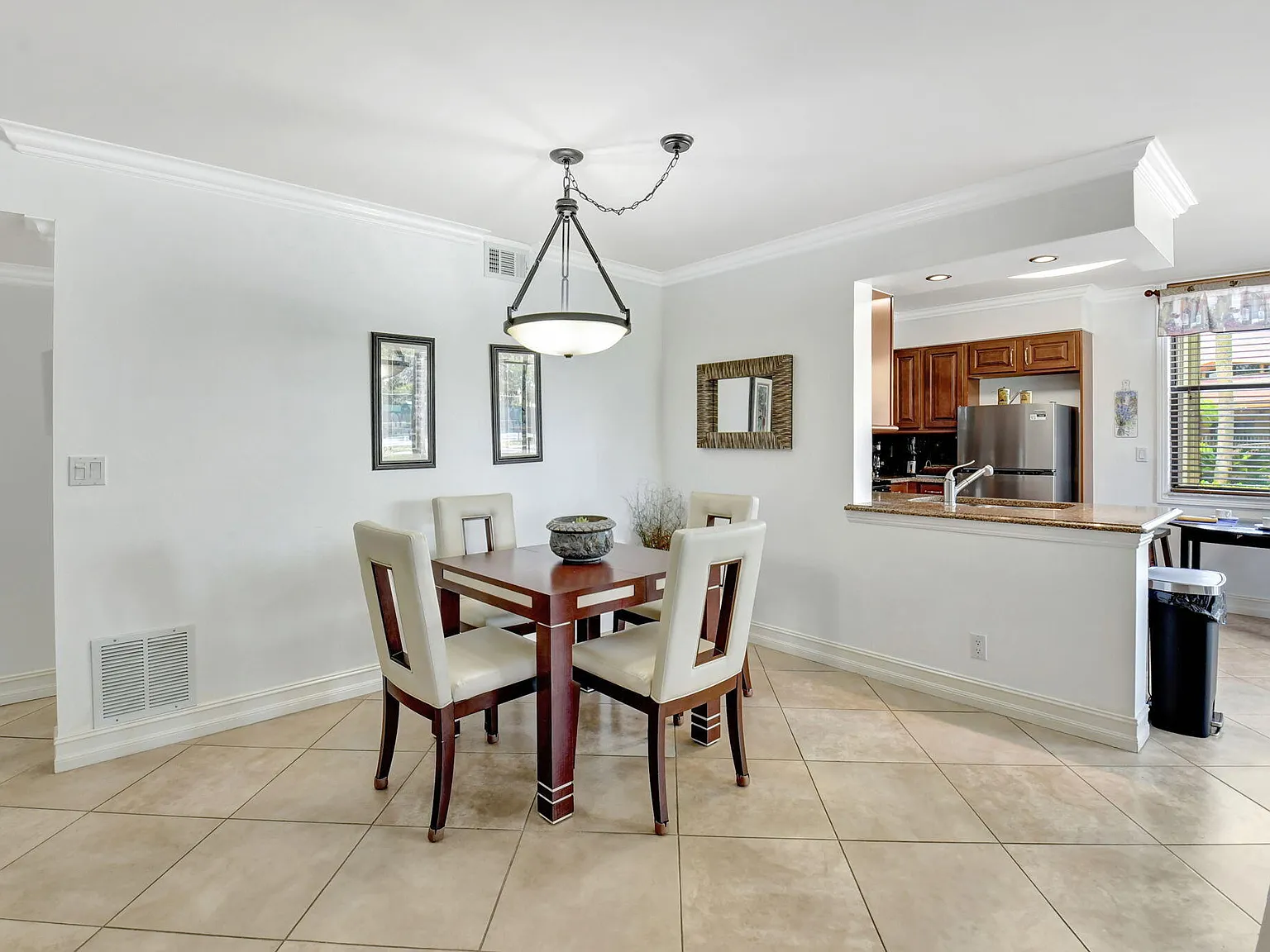 2 bed, 2.0 bath, 1290 sqft, $2,500 — Photo 2