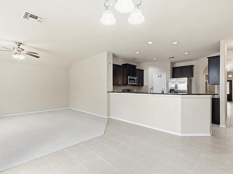 1115 Dickenson Dr — Photo 1