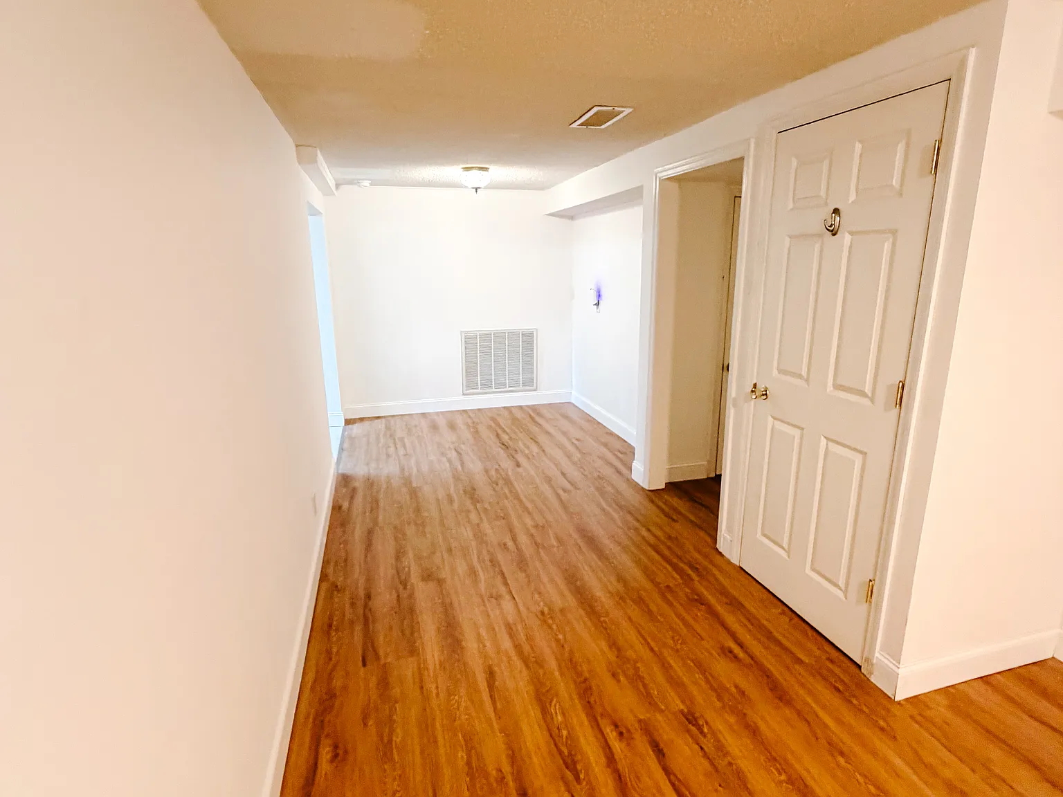 1 bed, 700 sqft, $900 — Photo 3