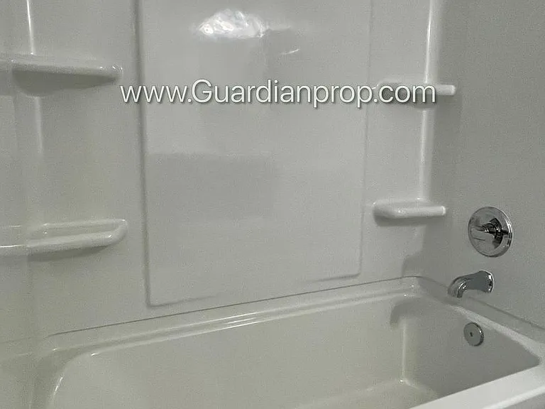 627 Polk St NE #6 — Photo 9