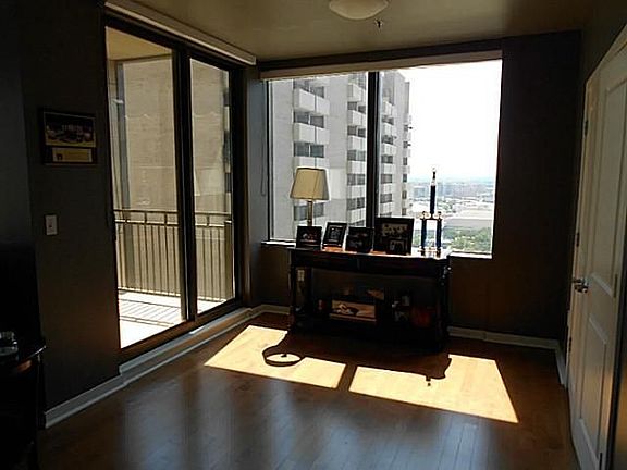 5th image of 1200 Main St APT 1812