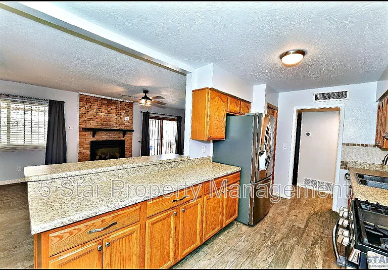 10117 Mercedes St — Photo 16