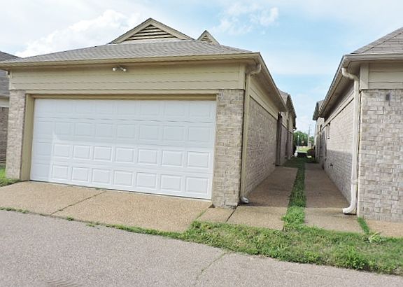 3rd image of 7921 Baymeadow Cir N
