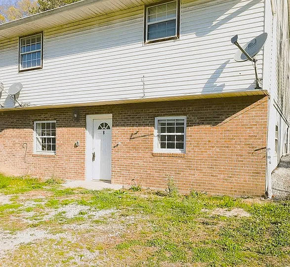 215 Timberlake Cir #8 — Photo 1
