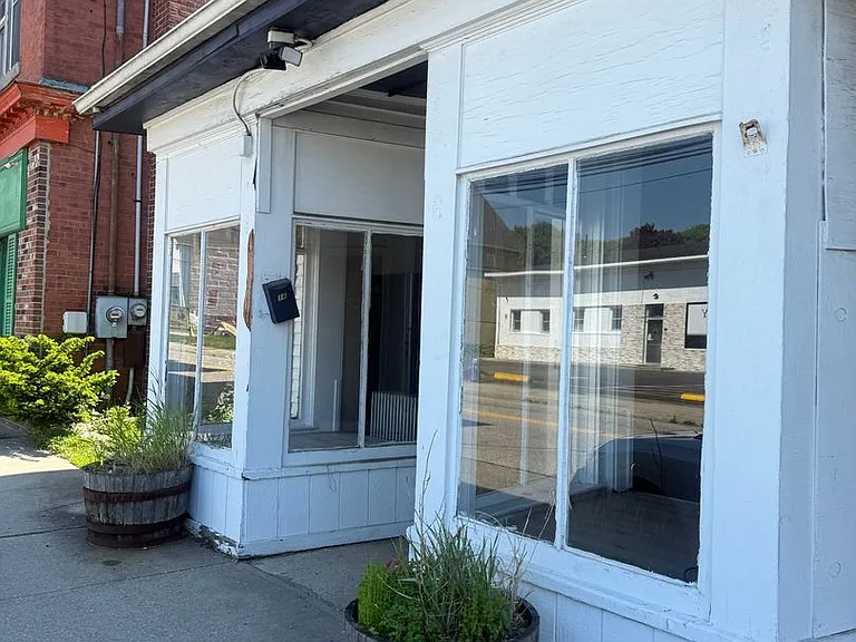 10-16 Main St — Photo 1