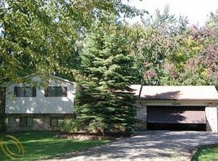 2366 Hammerslea Rd, Orion, MI 48359