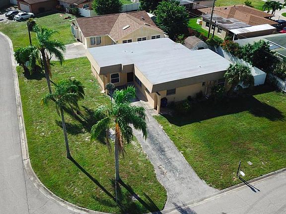 3rd image of 18198 Adams Cir