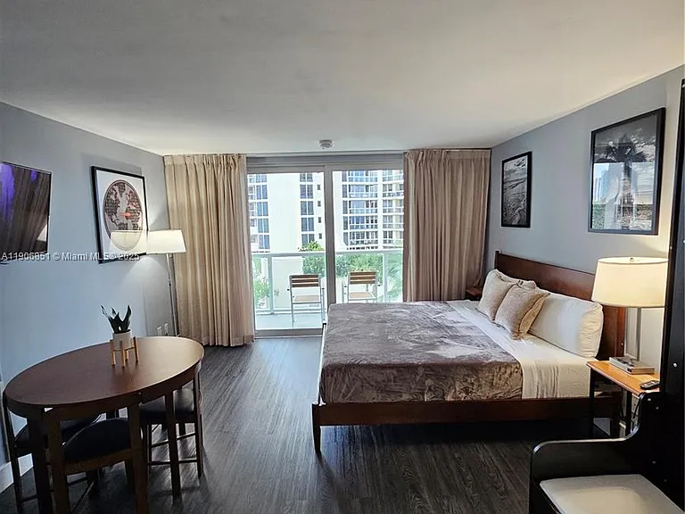 19201 Collins Ave #324 — Photo 8