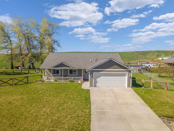 2nd image of 604 Palouse Ct