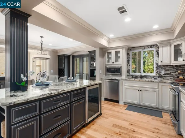 3033 Golden Rain Rd APT 8, Walnut Creek, CA 94595