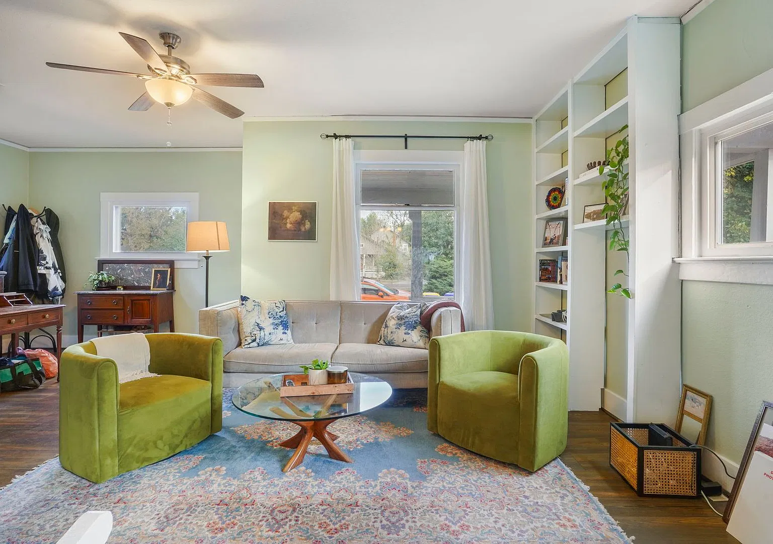 Charming Home Near Colorado College Walk to Downtown & Trails! — Photo 4