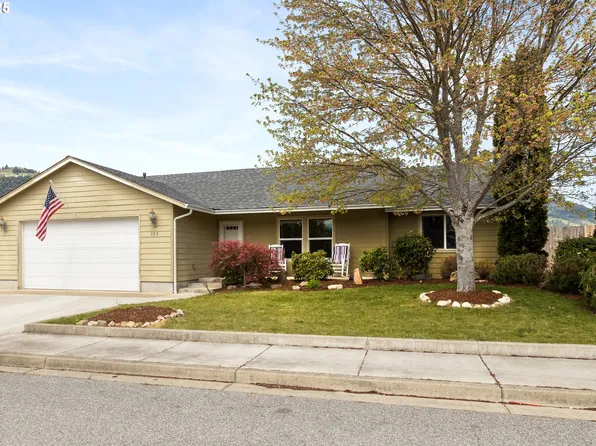 335 Gentry Loop, Myrtle Creek, OR 97457