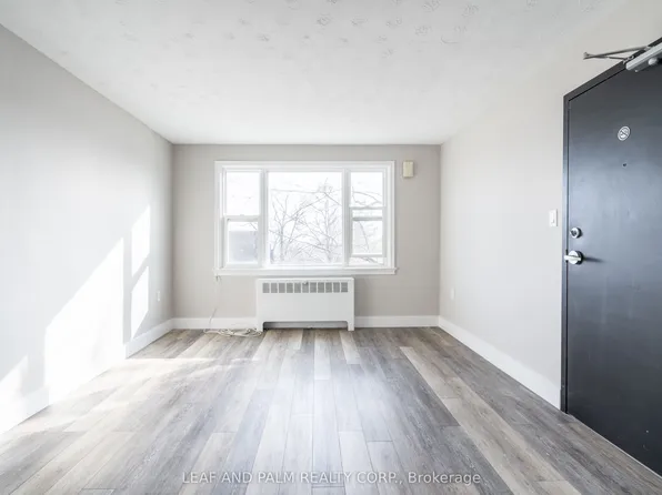 5567 Ontario Ave #3, Niagara Falls, ON L2E 3S4