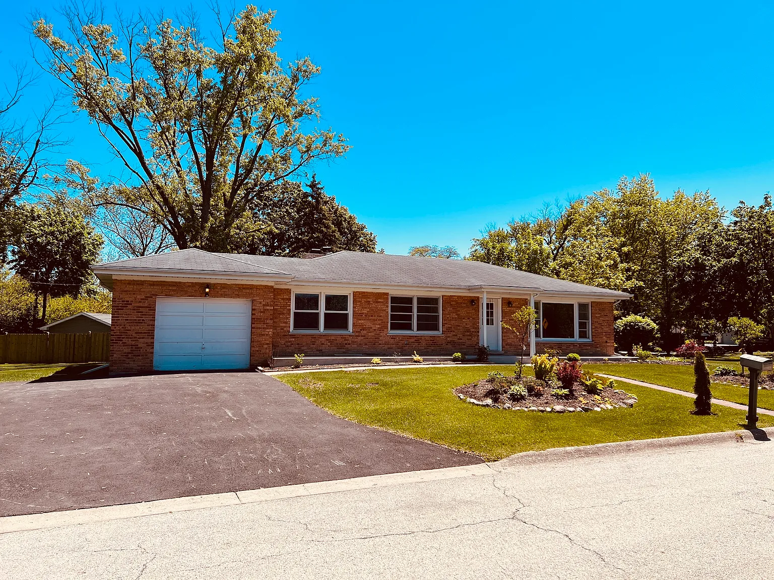 3 Crystal St — Photo 1