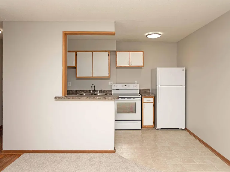 Pine Tree Park Apartments — Photo 11