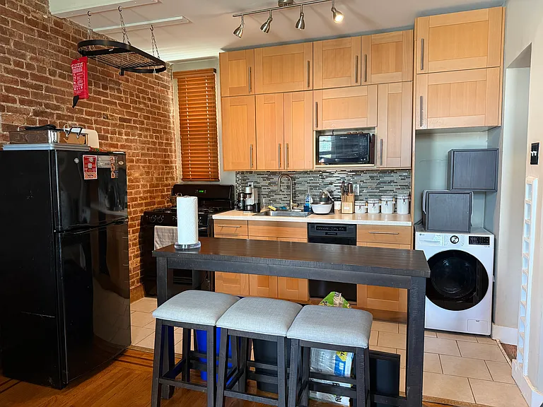 832 Washington St #6 — Photo 13