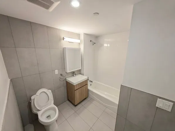 14-51 29th Ave #301, Astoria, NY 11102