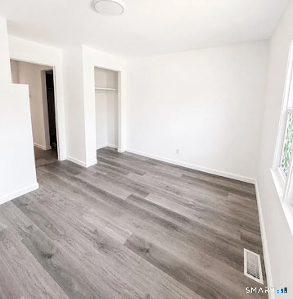3 bed, 1.0 bath, 1200 sqft, $3,000 — Photo 4