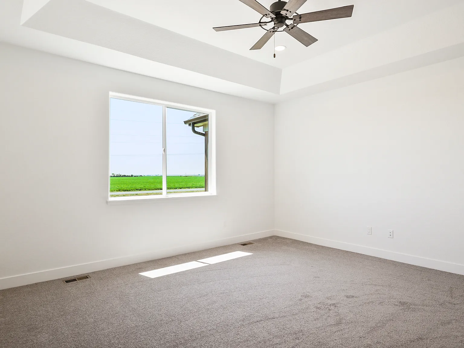 4 bed, 2882 sqft, $2,900 — Photo 4