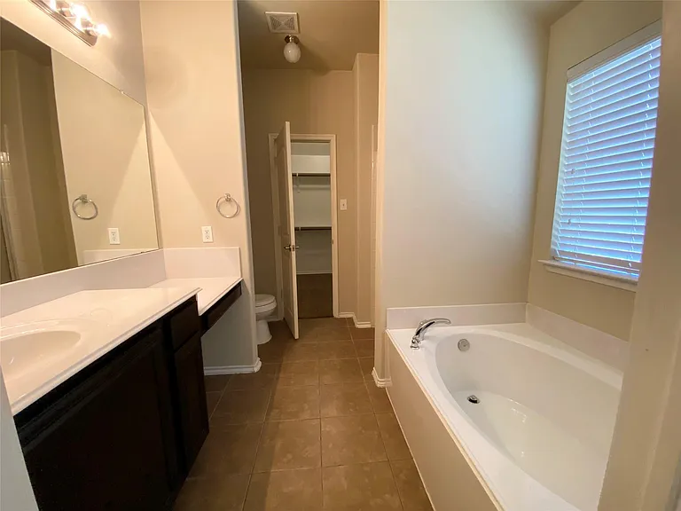 848 Lake Forest Trl — Photo 12