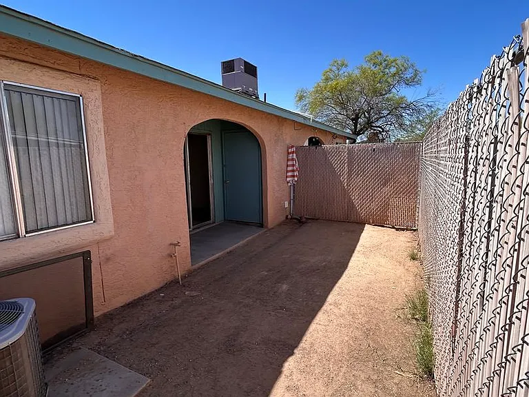 1409-1417 N El Rio Dr — Photo 15