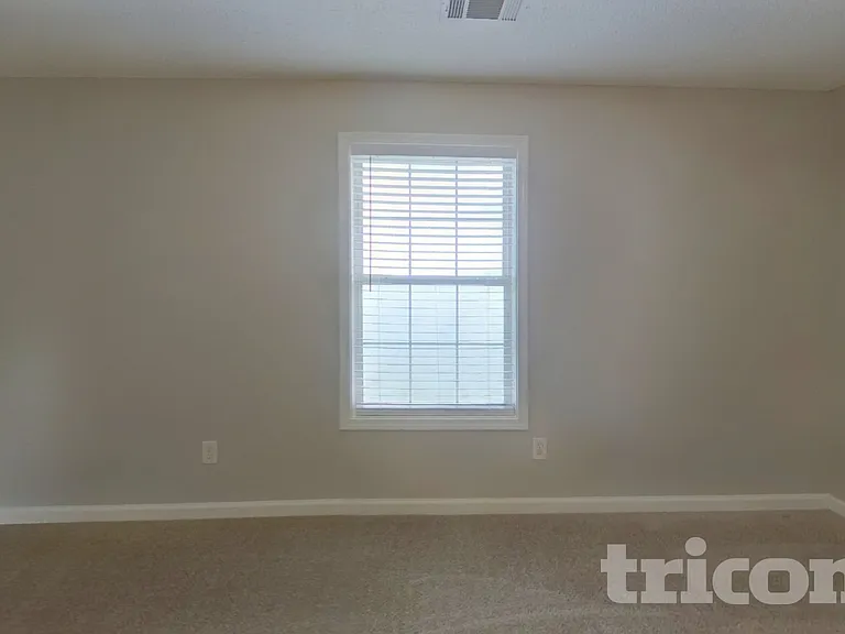 1055 Maria Dr — Photo 11