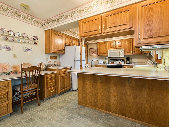 3rd image of 3180 Saint Anne Dr