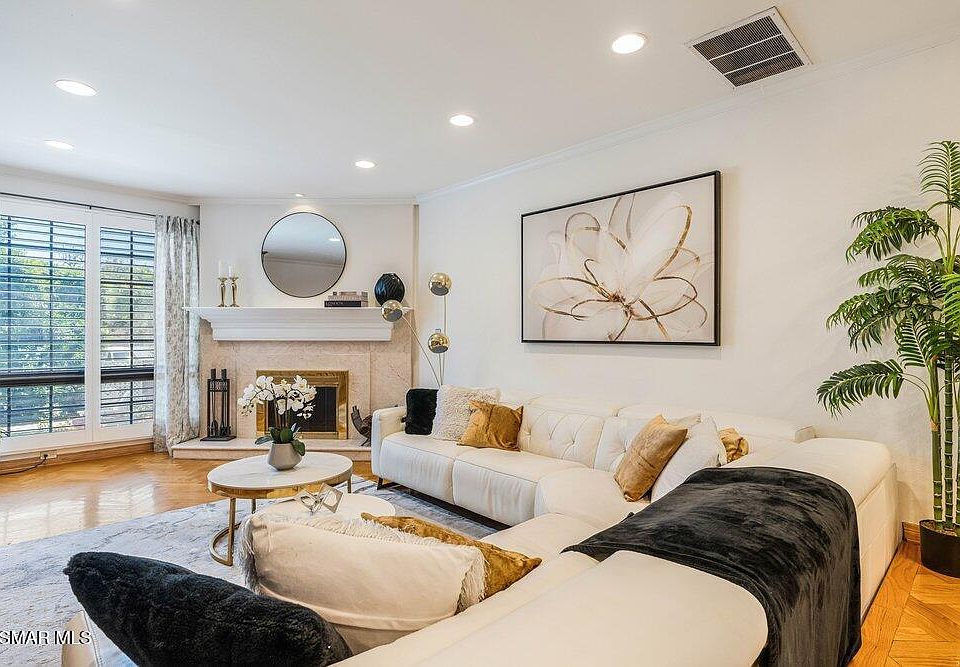 1st image of 18102 Burbank Blvd Unit 29